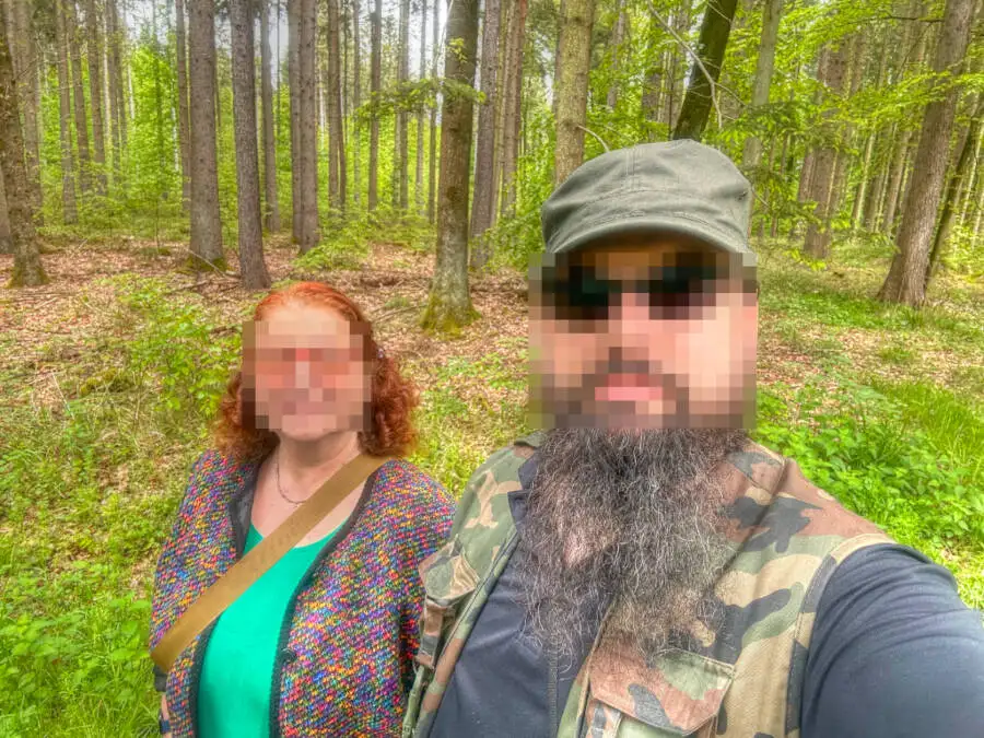 Ich mit meiner Mutter im Wald